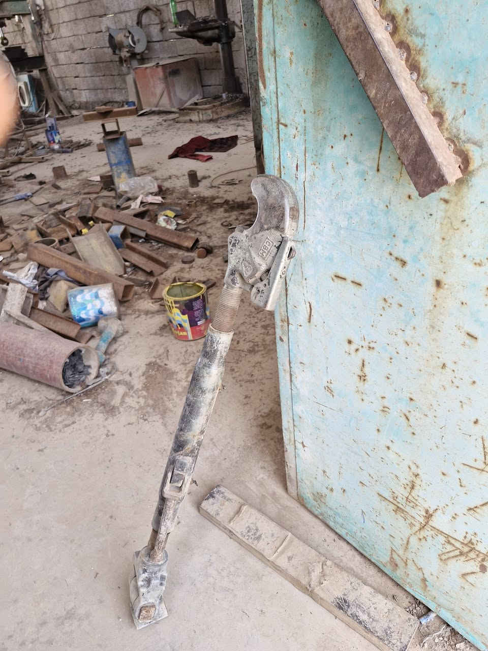 جسر اصلي مال فيات للبيع سعره 150الف عنوان واسط ***********
***********
