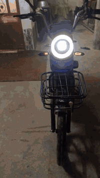 بايسكل شحن للبيع اربع بطاريات فول مواصفات كل شي شغال السعر 325 وبي مجال قليل وياه ثنين اسويجات بصمه وكارت وسويج بايدر جديد ما مفتوح للاستفسار الاتصال على الرقم ***********
