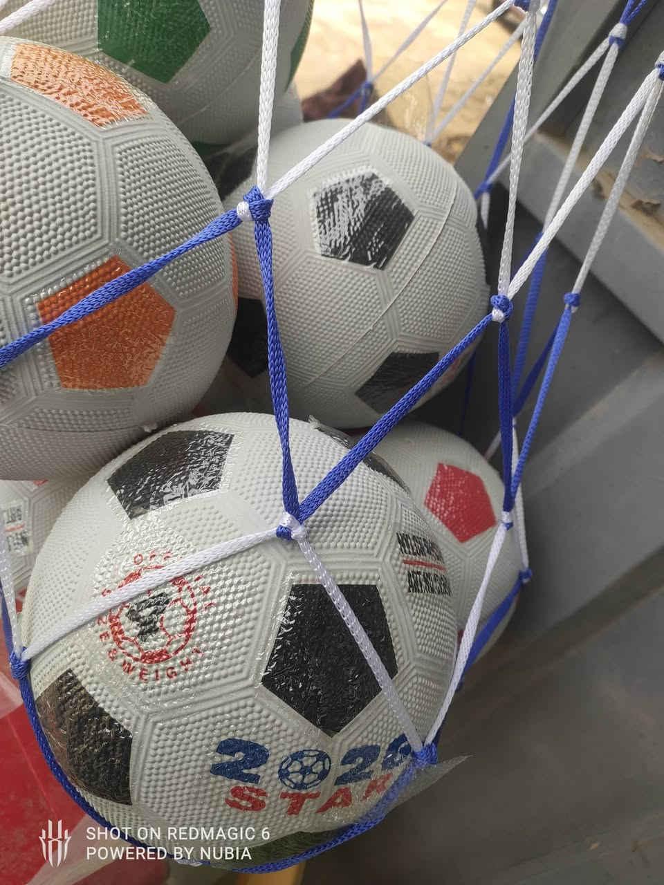 توفرت الكرات وبسعر العرض ب1500 لاطفالنا الحلوين
يجي وياها ابرة وشبكة صغيرة
..
يتوفر توصيل شكد ماتريد موجود 
واتس اب ،***********
..
مجمع اسطنبول الدغارة
