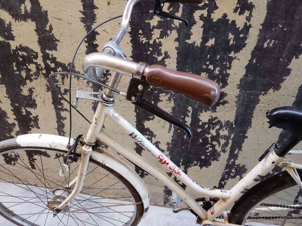 بايسكل ياباني حجم27 مال باله السعر50الف وبي مجال بسيط ***********
