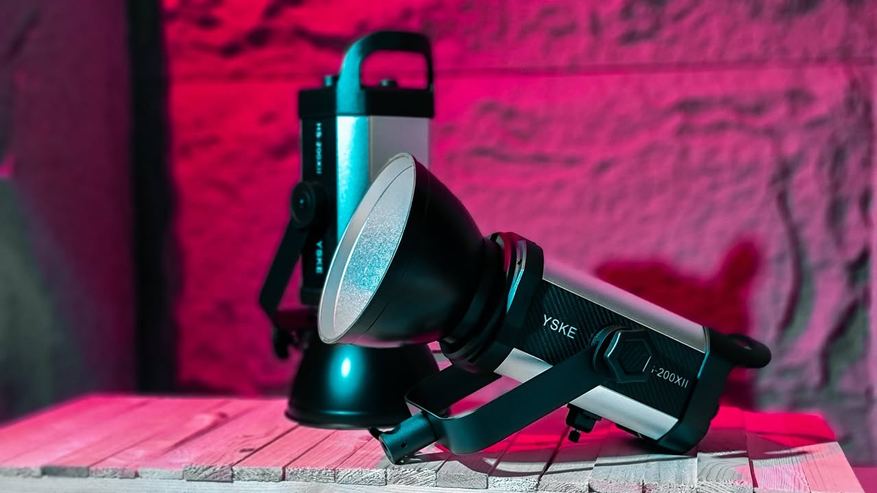 اضاءة مستمرة 200 واط باي كلر 
شمسي ابيض ثلجي 
تحكم كلفن تدرج لوني 
تحكم تطبيق موبايل 
فانات تبريد عدد 2 صامت 
تحكم بقوة الاضاءة من 10 الى 100 
20 نمط FX تفاعلي 
ضمان 6 اشهر حقيقي 
متوفر توصيل ***********
