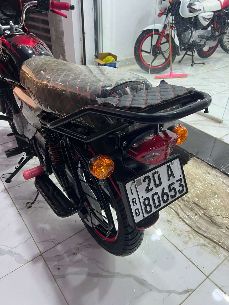سلام عليكم دراجه بوكسر جبلي موديل 23 نزله بل 25 مرقم لوحه سنويه انكليزي ديالى دراجه مكفوله كفاله عامه ماشيه 9000 دراجه اخت زيرو مكاني ديالى بعقوبه خرنابات شراي يتصل ويدلل ***********/*********** 
يتوفر نضام النقد والأقساط على ماستر الرافدين
