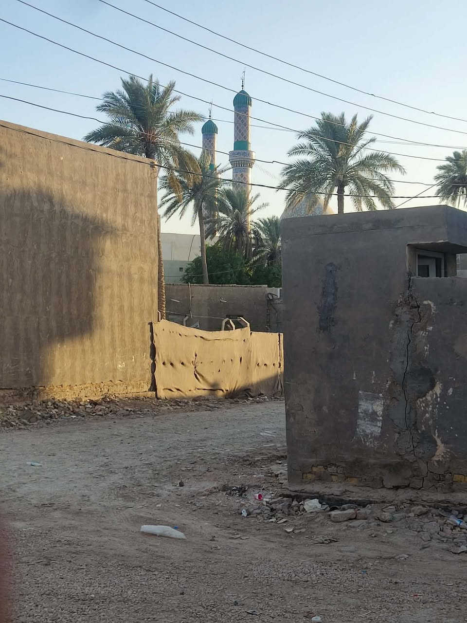 بيت للبيع مساحه  البناء 125 مربع الوجه 8 النزال 15 مع 40 متر مامبنيه ويه البيت يعني يصير النزال 20 
غرفه +مطبخ +استقبال + كلدور  وطارمه  وصحيات  حمام بناء جديد قبل 8  سنوات مبني جديد سند 25 مع حديقه 5 أمتار ونص نزاله عرض 8
 ويه الحديقه يصير نزاله ب21 
الموقع 
بابل خلف مزار الامام بكر ابن علي عليه السلام 
للأستفسار والسعر اوباقي التفاصيل على الخاص  اوالاتصال 
  ***********  اتصال 
***********  واتساب
#الجميع_عام_ارض_زراعي_للبيع
#الجميع_عام_اراضي_زراعي_للبيع_حله_بابل_دوانم_للبيع_الج
