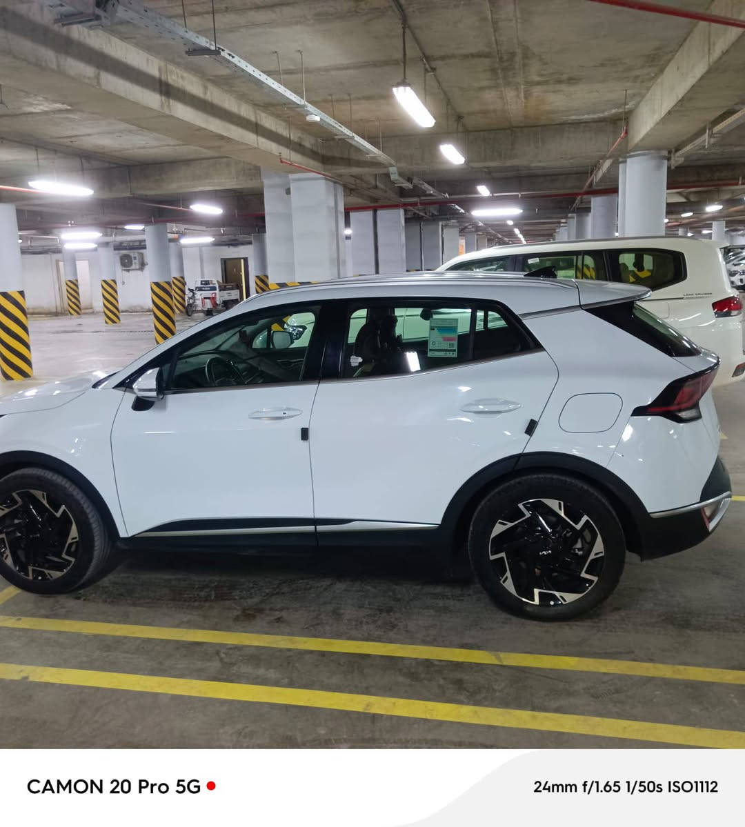 سلام عليكم
سبورتج فول عدا الفتحة موديل 2024 
ماشية 31 الف قابل لزيادة.. 
رقم بغداد.. 
سيارة على الضمان الشركة
تبديل دهن فلاتر داخل الشركة

السعر 230$ وبيه مجال
العنوان بغداد 
لاستفسار الاتصال على الرقم ***********
