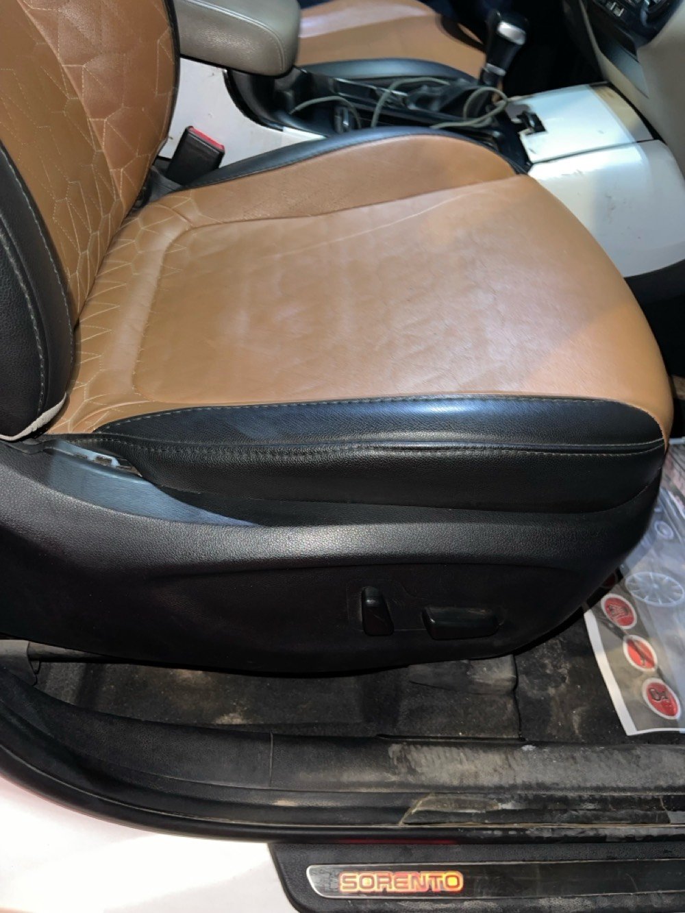 السلام عليكم 
للبيع كيا سورنتو 2020 (خليجي ) رقم بغداد  الماني الجديد
سياره مكفوله كفاله عامه من  عدا بارد الباب الأمامي عكس السايق شي قليل ممبين 
ماشية 132 قابلة للزياده
1_بصمه ابواب
2_محرك 6سلندر
3_نفكيتر ماوس جي بي اس خرائط
4_حساسات امامي خلفي 
5_اللايت زنون 
7_شاشه اصليه
8_كامره اصليه دواره 
9_كراسي 2 كهرباء
10_ 3قطع تبريد
11_لد امامي مع تشغيل 
12_كروز مثبت سرعه
13_تحكمات ستيرن
14_سبعه راكب 
15_ويل كب نيكل
16_بصمه تشغيل وابواب
17_كير 8 نمر 
18_ترحيب 
19_كشنات جلد
20_جنطه كهربائية ذكيهً
 (الفتح عند الاقتراب)
21_مري شفط اشاره بل مري
22_بردات ابلادية
23_اربع انظمه قياده smart.  Cimfort.  eco.  sport
24_كشافات ضباب
26_لايت زنون عالي وناصي 
26500$ وبيها مجال
السياره بأسمي وتحويل ثاني يوم الاتصال و الاستفسار ***********

