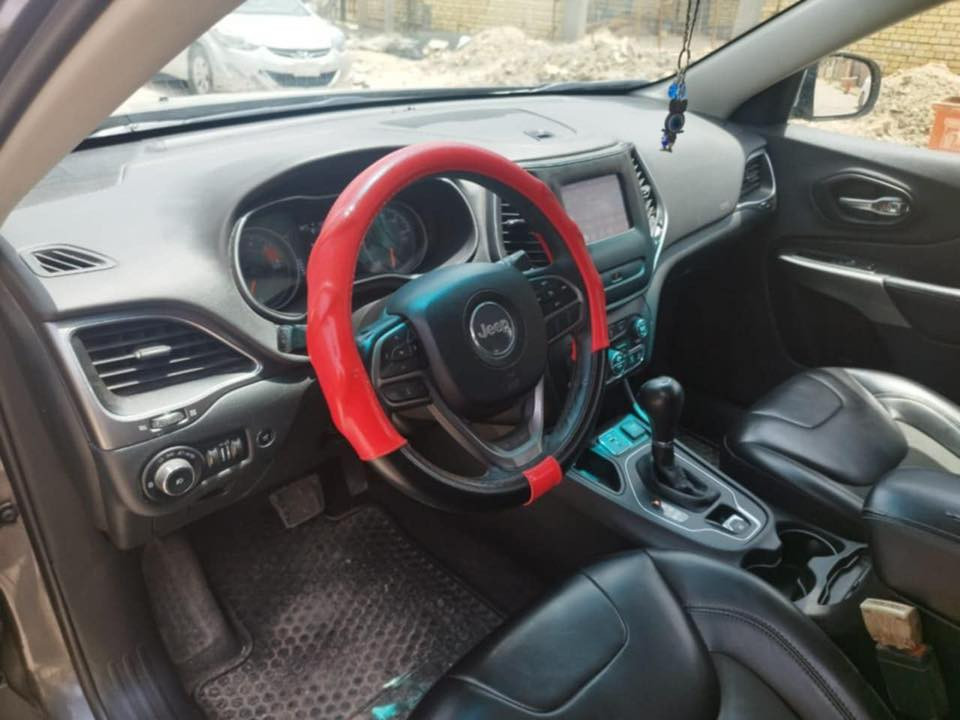 سلام عليكم جيب بزون شيروكي 2019
سته سلندر فول موصفات عد الفتحه حادثه بنيد وجاملغ بيع مستعجل سعرها 145 وبيها مجال 
***********
