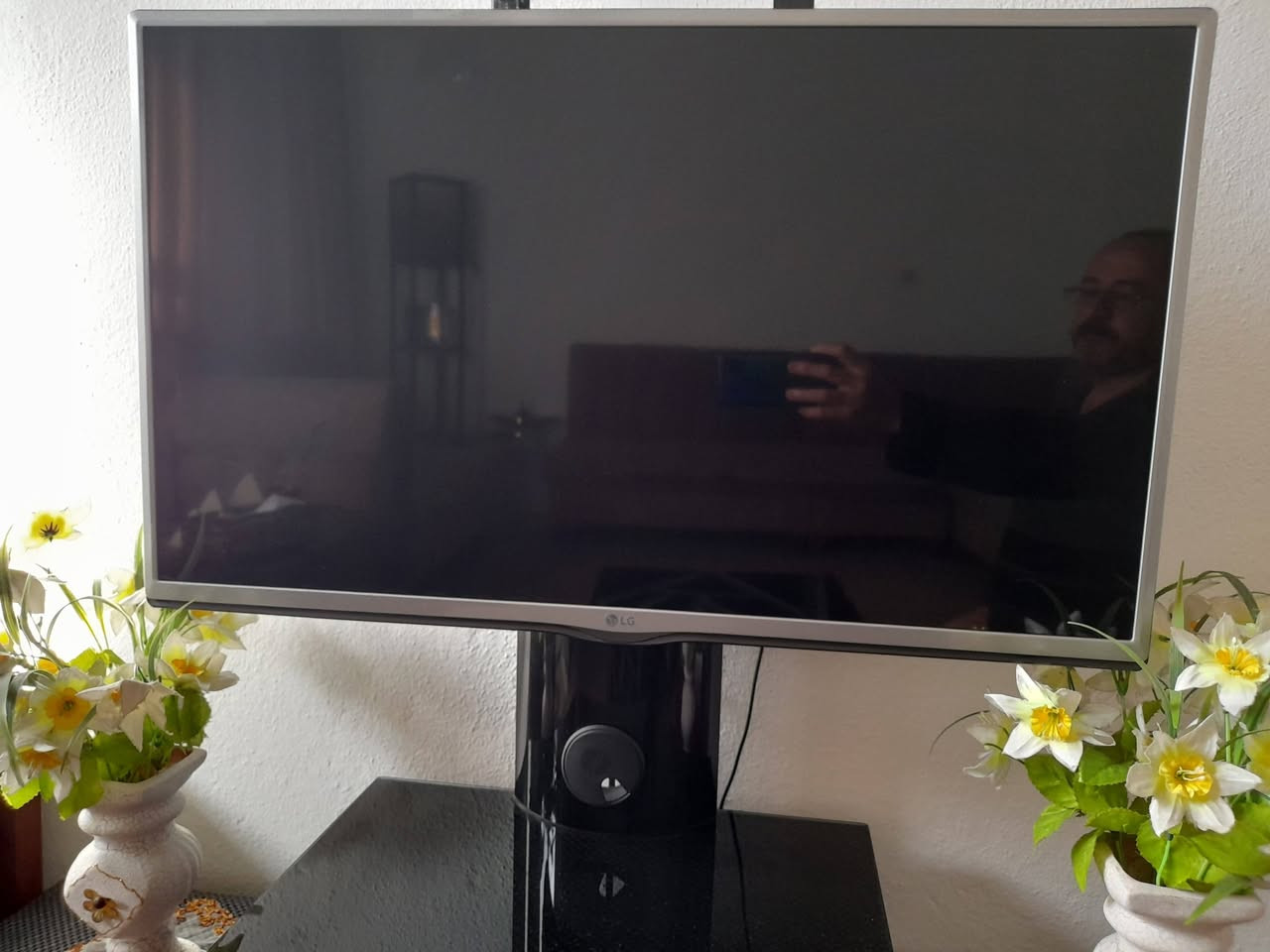 تلفزيون حجم ٣٢ LG ٧٥ الف ومجال +ميز تلفزيون ٢٥الف ومجال+ جهاز بلي ستيشن 2 مع هارد خارجي مليان العاب ٧٠ الف ومجال اذا الكل بيها مجال كثير نظاف جدا 
داخل دهوك


**إذا كنت صاحب هذا الإعلان وتريد حذفه لأي سبب، رجاءا أرسل رسالة إلى الدعم الفني**