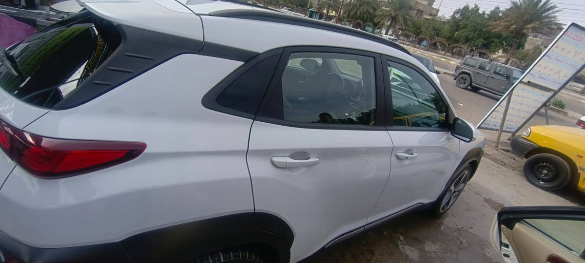 هوندا كونا للبيع مكفووله 
هوندا كونا (Kona)
السنة: 2021
الفئة: Limited (فل كامل)
المحرك: 1.6 لتر تيربو 
ناقل الحركة: أوتوماتيك 7 سرعات DCT (دبل كلتش)
نظام الدفع:
دفع رباعي AWD 
استهلاك الوقود: حوالي 14–16 كم/لتر
🛋️ المواصفات الداخلية (Limited)
مقاعد جلد فاخرة
تدفئة للمقاعد الأمامية
مقعد السائق كهربائي
شاشة معلومات 10.25 إنش
Apple CarPlay + Android Auto
نظام صوت ممتاز (Infinity في بعض النسخ)
تشغيل بالبصمة (زر تشغيل)
مكيف أوتوماتيك
فتحة سقف
🛡️ أنظمة الأمان
نظام مانع انغلاق المكابح ABS
نظام الثبات الإلكتروني ESP
كاميرا خلفية
حساسات أمامية وخلفية
نظام المحافظة على المسار
نظام التحذير من التصادم الأمامي
مراقبة النقطة العمياء
6 وسائد هوائية

رقم اربيل الجديد كركوك, العراق


**إذا كنت صاحب هذا الإعلان وتريد حذفه لأي سبب، رجاءا أرسل رسالة إلى الدعم الفني**