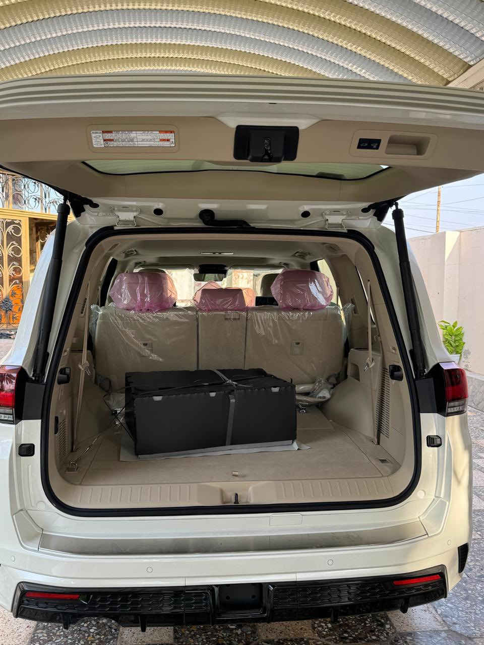 لاندكروزر 2025  VXR زيرو
ما ماشية 
للبيع 
خليجي مواصفات بريم
محرك 4000 cc مفتوح
رادار امامي خلفي 
كامرات 360
حساسات امامي و خلفي 
كراسي كهربائي امامي و خلفي 
كرسي امامي تخزين
تشغيل عن بعد 
شاشات تطبيق عدد ٣
جلد ، فتحة سقف 
عدة بالكارتون كاملة 
كافة مواصفات البريم 
كما موضح في الصور 
للسعر و للتواصل على الخاص او على الرقم 
***********
