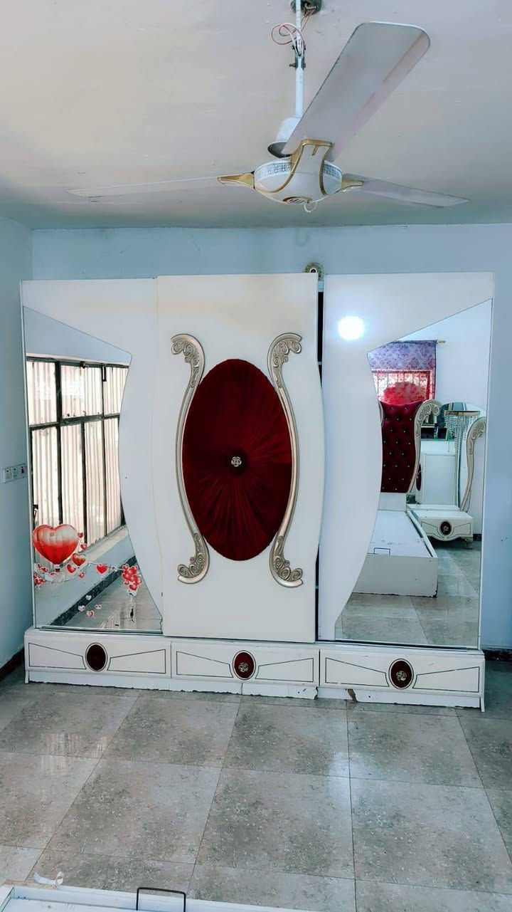 سلام عليكم شباب غرفت اخشاب تركي سعر 450تصال ع رقم فقط مكلف بل نشر 
***********
