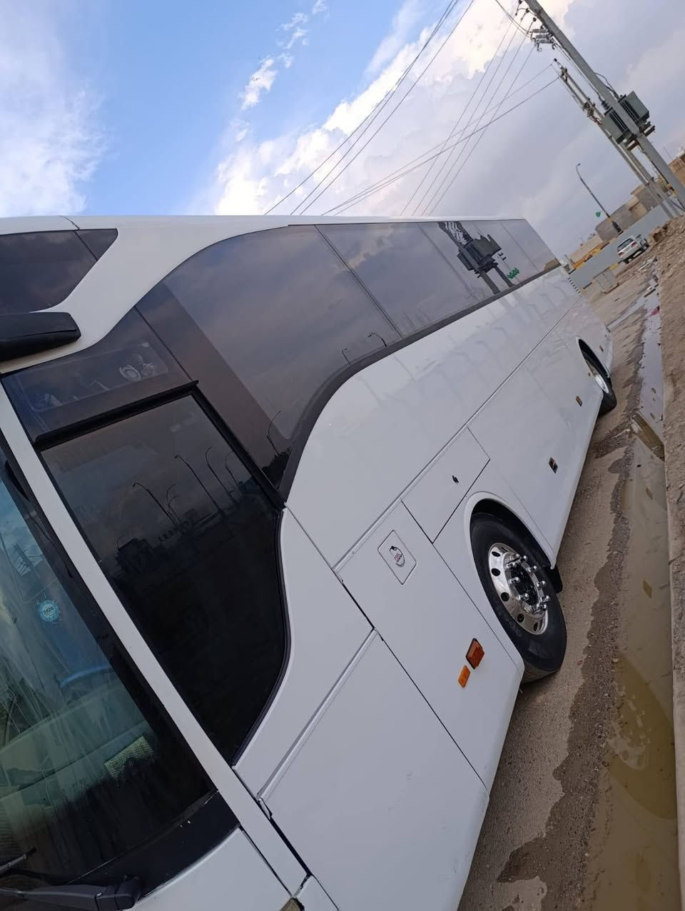السلام عليكم اترزمو موديل ٢٠٠٩ اصل جاهزه تخم تاير تبريد جديد تبريد صيني ابو زعانف رقم شمالي انكليزي تحويل ثاني السياره جديده بمعنه الكلمه السعر ٥٣٥ وبيها مجال بصيط لاستفسار تصل  مكان السياره بالعمارة ***********
