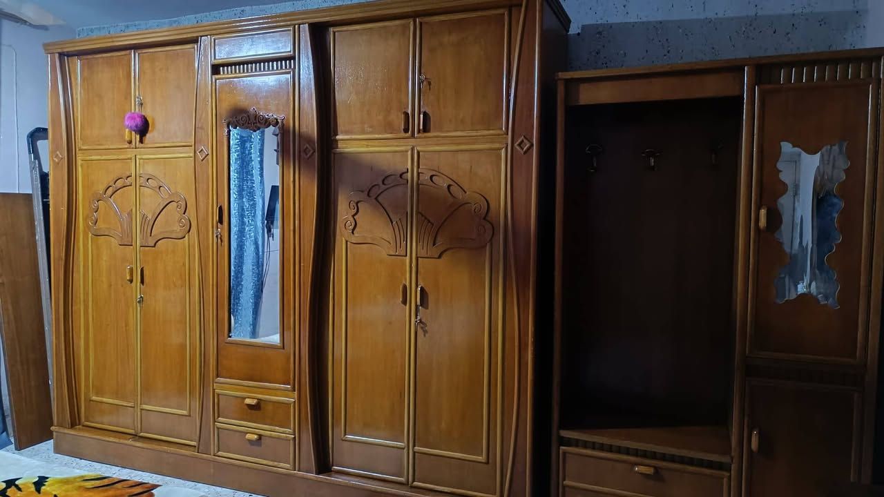 غرفه للبيع ام الخمسه طابقين ظهر جرجوبه نظيفة كلش السعر 900وبيه مجال مكاني محاويل للاتصال ع الرقم ***********
