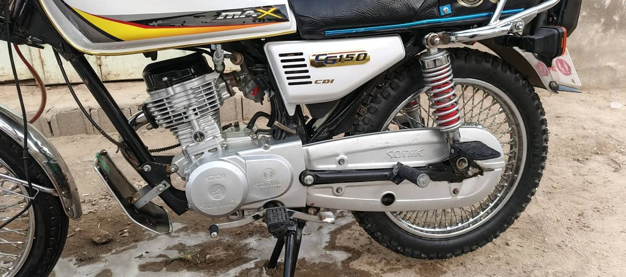 السلام عليكم دراجه تايكر لون أبيض مديل 24طالعه بل 25 مكينه كفاله اوراق
اصولي نضافه شوفت  عينك فصله ترعد كهربائيات كله شغاله  مكانه بابل المدحتيه الحمزه الغربي سعر 675 وبيه مجال شي قليل لل استفسار اكثر اتصال ***********
