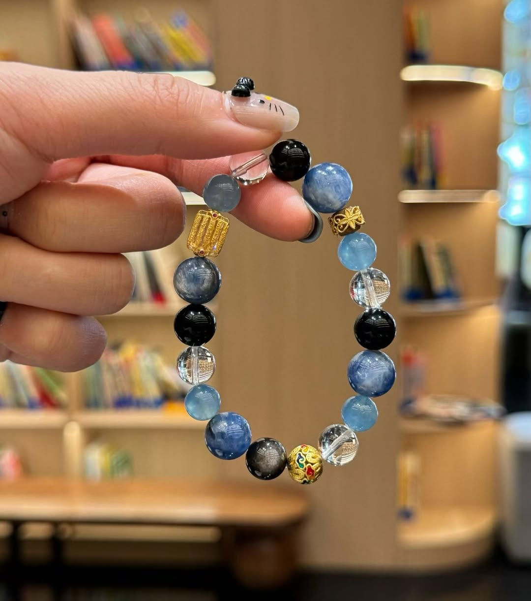 Blueberry Pudding

This "High-Frequency Purification Set"—comprising Kyanite, Aquamarine, Clear Quartz, and Obsidian—has been on my wrist for a week. Here are my honest impressions: 👇

💙 **Kyanite**
The no-nonsense "Stone of Truth." I wear it during meditation or when I need to focus intensely on work; it clears my mind and makes it easier to pinpoint the essentials.

🌊 **Aquamarine**
Ideal for those who struggle with self-expression or tend to bottle up their words. Since wearing it, I’ve found the courage to speak up more confidently; I no longer feel nervous during conversations, and the sensation of a "lump in my throat" has vanished.

🤍 **Clear Quartz**
The ultimate energy amplifier. When strung together with the other three stones, it plays the pivotal role of "boosting the performance" of its companions.

🖤 **Obsidian**
The finisher and energetic guardian. It deflects external emotional projections, absorbs negative office vibes, and wards off the strange auras of passersby. I wear it on my right wrist (traditionally associated with absorption), making it perfect for commuting or navigating crowded environments.

藍白色系+黑曜石點綴，顯白又低調清爽。

If you would like this subtle beauty to become your daily companion, write to me 
📩WhatsApp：8613308361107

Don't wait, because a bracelet like this will probably never appear again


**إذا كنت صاحب هذا الإعلان وتريد حذفه لأي سبب، رجاءا أرسل رسالة إلى الدعم الفني**