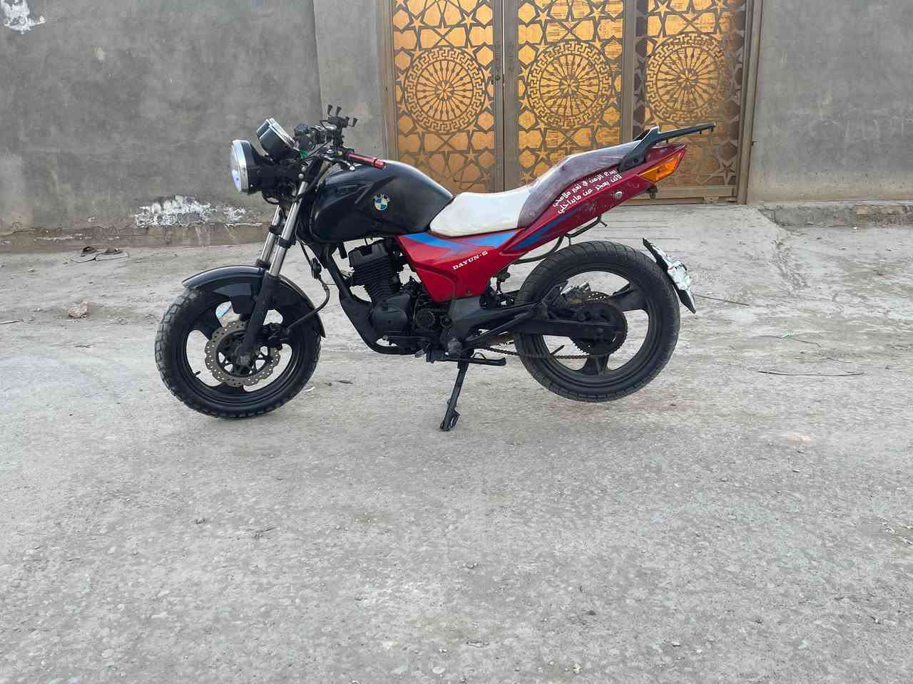 السلام عليكم دراجه دايون بطح للبيع كامله مكمله ما بيه اي نقص مكفوله اوراق أصولي مكينه ما مفتوحه دراجه جانيه عله ايدي كهربايات كله شغاله تخم تاير جديد بريكات وره وكدام بل مكان السعر ٦٥٠ وبيه مجال للطيبين مكاني بابل القاسم رقم الهاتف ***********
