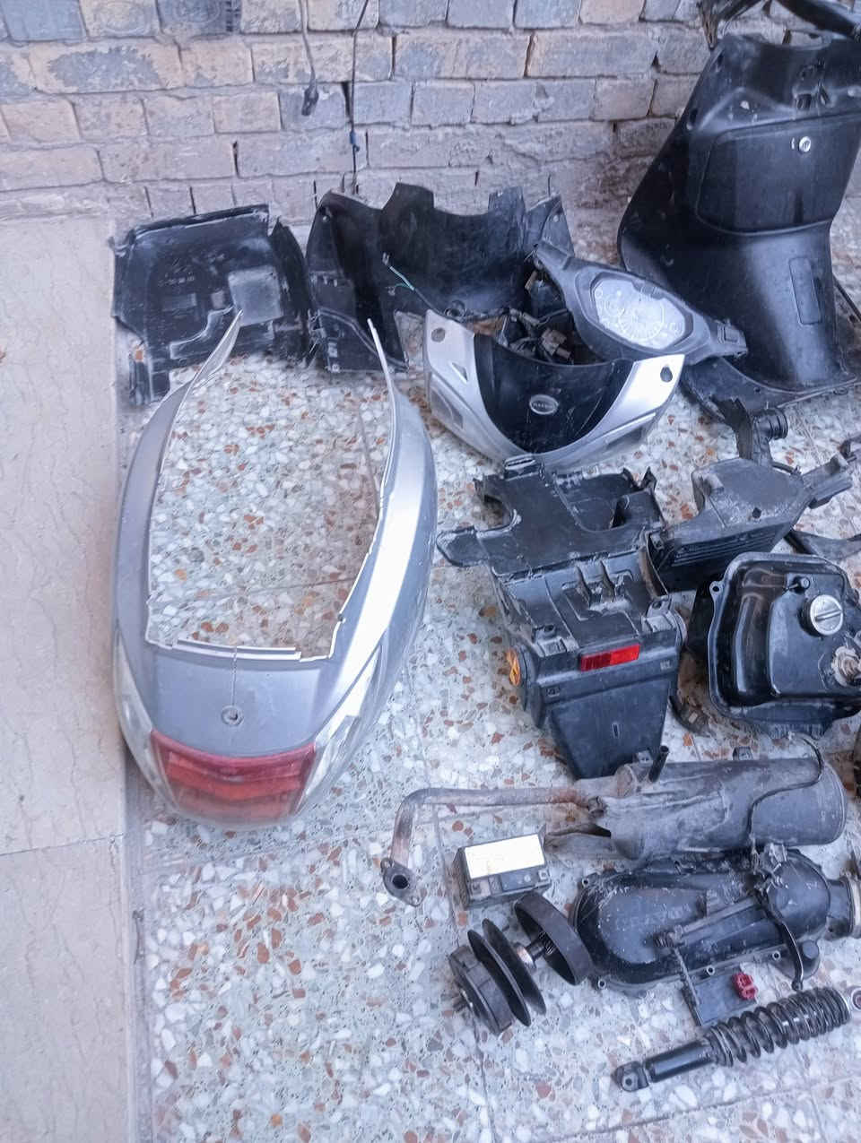 خوان سلام عليكم غراض كالمله مال دراجه سبيسي كفرات اصليه بلاديات بيهن شخط قليل كلجات امامي خلفي خوان دراجه كامت عندي وفصختها كلها كامله ونضيفات غراضها ملهن موجودات كلهن اليحب يراسل او يتصل وبالخدمه ***********
