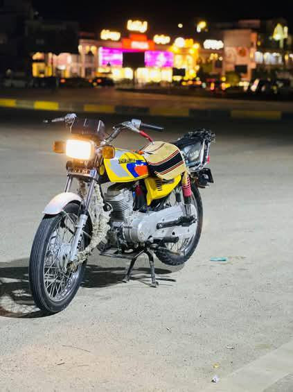 سلام عليكم دراجه للبيع نامه مكينه شلامجه اصلي دراجه شوفت عينك كامل مكماله لحقيقه نفس صوره السعر (خاص) رقم التصال ***********
