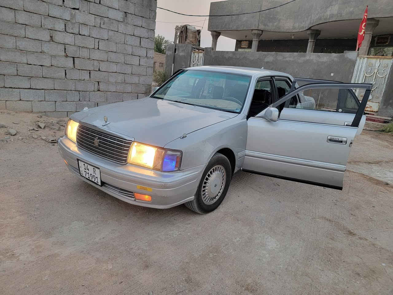 رأس الثور للبيع ضربتها بلدعاميه الاماميه وخفيفه كلش موديل ٩٨ بأسمي...كلشي شغال  تبريد كهربائيات ...مكفوله كير ومحرك واصوليات ،رقمها بصره الجديد..سعرها ٩٠$وبيها مجال بسيط
***********....العنوان سفوان
