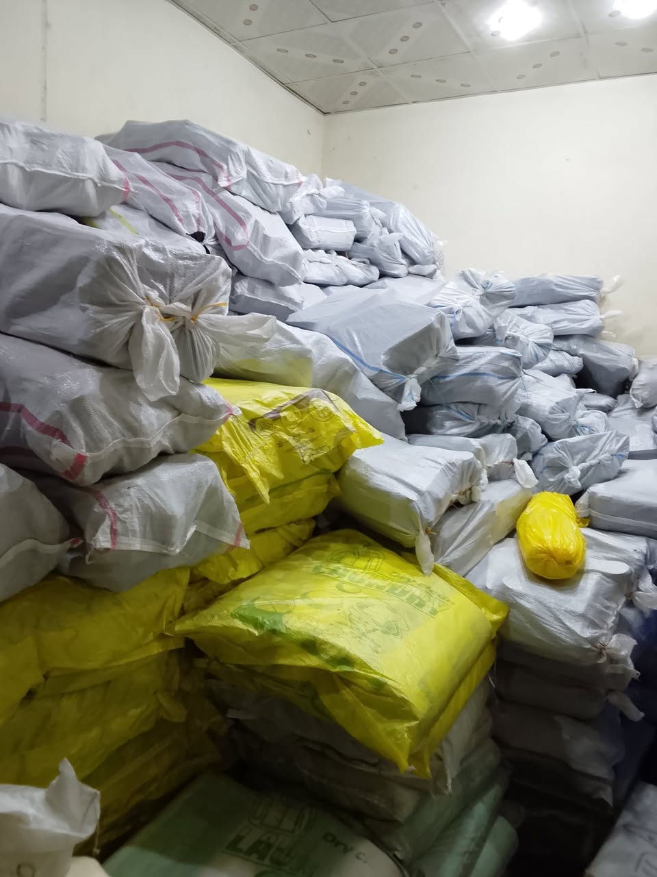 يوجدجميع رول قاط دشداشة غراض نورفةتعللاك بلستك سيم رول زولية جفافات نورفات بغدادالجديدة شارع مسبح  ***********
