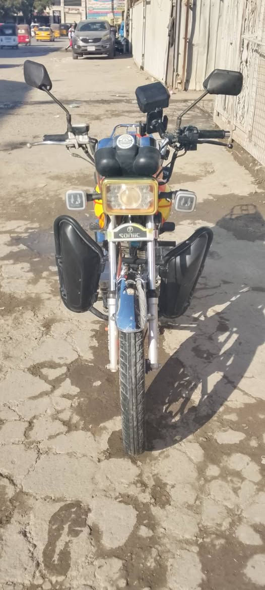 سلام عليكم دراجة سونك ايراني 5 كير محرك 200cc ممفتوح بيها برغي محرك مكفول مابيها اوراق مديل 2024 السعر 800 العنوان بغداد 
***********
