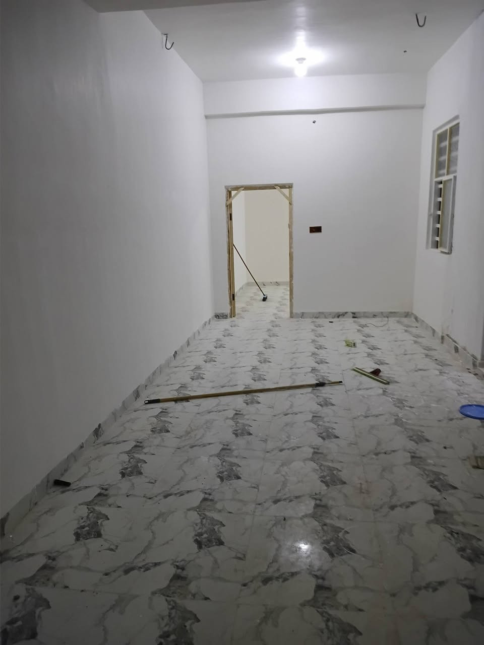 شقه للايجار طابق ثاني ١٠٠متر في حي النداء شارع ٣٠قريبه جدا على شارع كربلاء تتتكون من غرفه وصاله واستقبال ومطبخ وصحيات الشقه نضيفه جدا سعر الايجار ٢٠٠الف للشهر الواحد للاستفسار ***********
