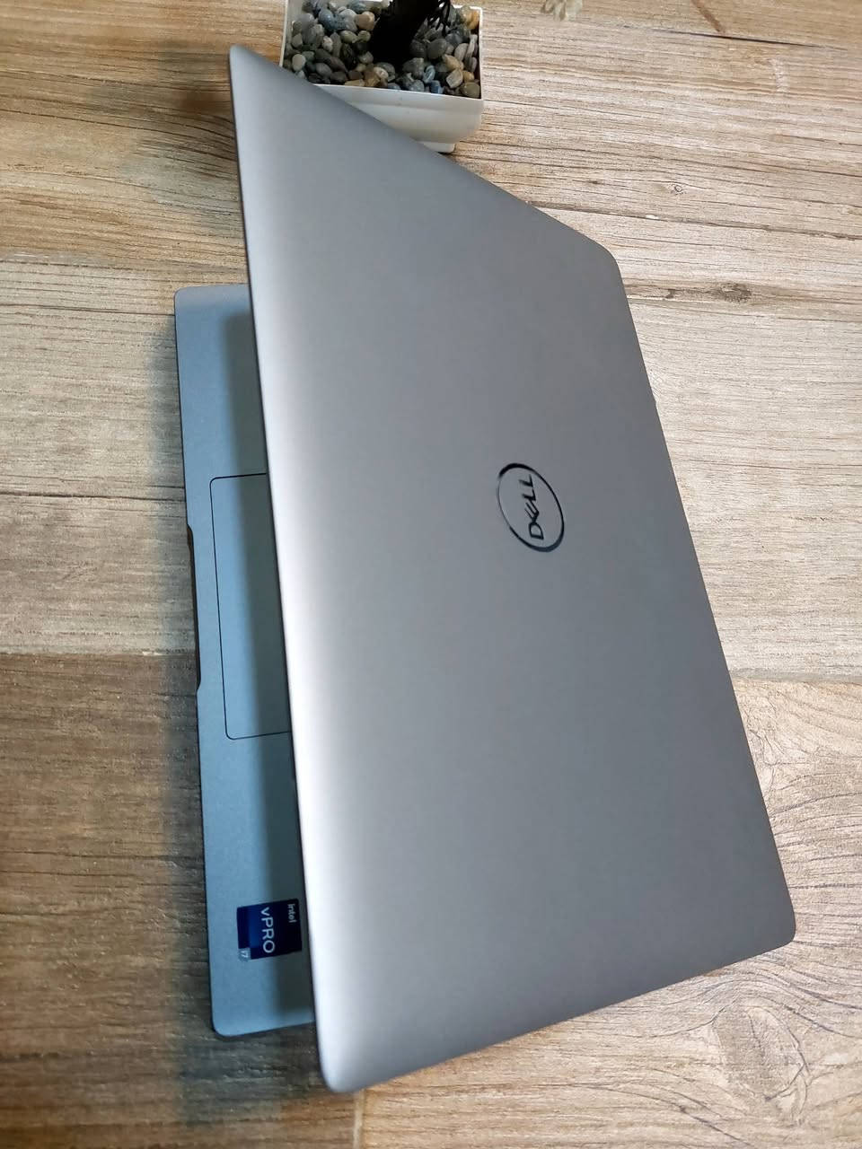 موديل مميز جدا DELL 5440 Ci7 جيل13 عشر نظافة عاليه جدا 
 السعر (650 الف_عراقي)  للتواصل ***********
……………………
✓ المعالج Core i7-13565U جيل13
✓ ذاكرة الوصول العشوائي (الرام) 8GB 
✓ التخزين( الهارد) SSD 512GB 
✓ مقاس شاشة 14 انج دقة عالية 
✓ منفذ HDMI & TYPE C 
✓شاحنة Type c 
✓ كيبورد  عربي انكليزي
…………………………………
