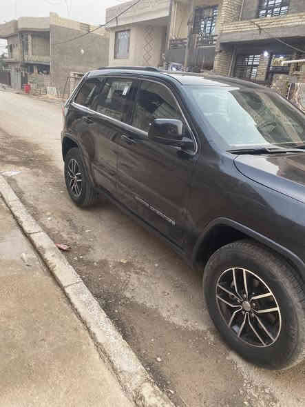 سلام عليكم جيب ١٧ للبيع سياره نضيفه حادث جاملخ وبنيد سعر ١٩٥ مكاني الدوره ***********
