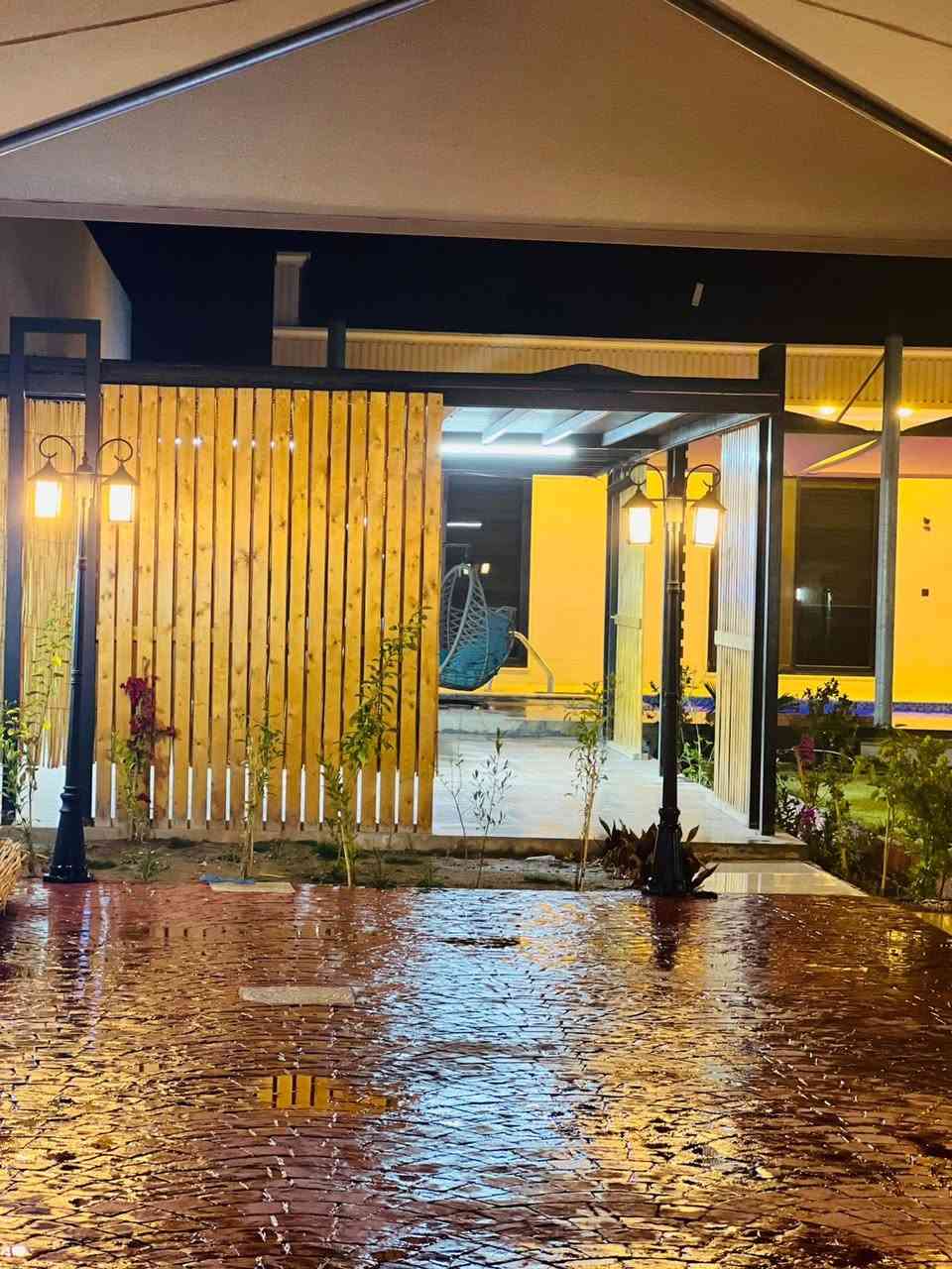 الشاليه مو بس مكان، هو ملاذ يبعدك عن تعب الحياة ويقربك للراحة الحقيقية
اهلاً وسهلاً بكم في مزرعت روتانا• بنظام فندقي( للايجار اليومي والشفتات )
الموقع 📍 الدورة _البوعيثه

🔴غرف نوم مريحة بتصميم أنيق
 🔴مسبح خاص يضيف لمسة فخامة
 🔴جلسات خارجية مثالية للسهرات
الحجز ولاستفسار 📲  ، واتساب ***********
