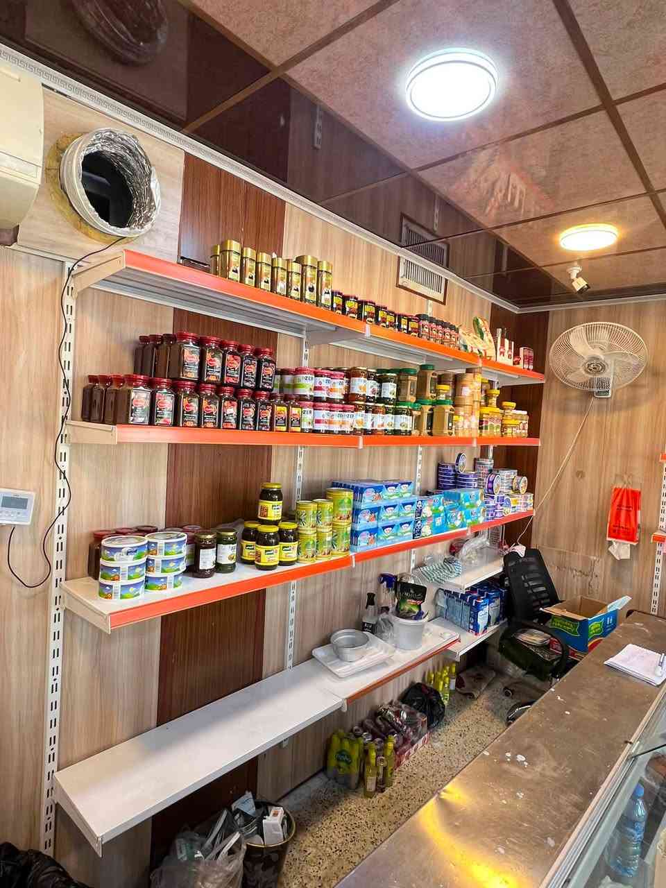 عارضة بطح مال الالبان نظيفة
وتبريدها مضبوط للبيع
ارفوف 28 قطعة  جديدة لوك مستعمل قليل جداً 
عارضة زيتون عرض متر

السعر ع خاص
للاتصال ***********
