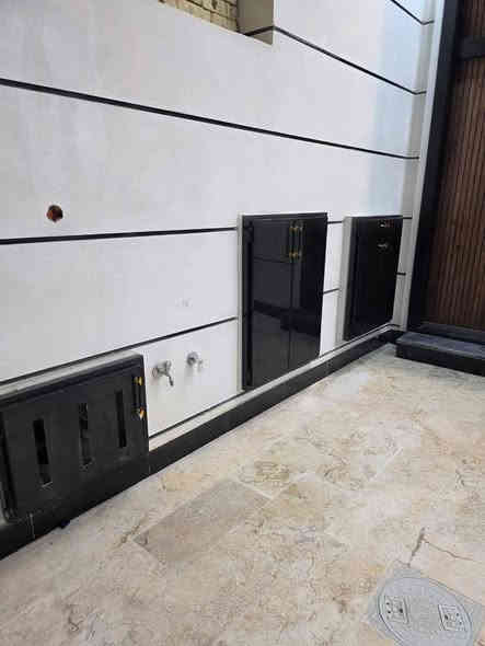 يالله سلام عليكم واسعد الله اوقاتكم
 ***********
الاعلان اليوم تحفه

دار سكن قاطين للبيع بناء 2025 
مو بيت عباره عن فيلا ماشاء الله 
يتكون من 6 غرف منام وديوان 

جنس العقار طابو ملك صرف زراعي بسم عراقي اصولي سند ٢٥

#المساحه200 متر 

يحتوي القاط الاول على غرف منام 2 كل غرفه بيها حمام 
و ديوان كبير
و مطبخ 
او مناور
و صاله و وصحيات داخلي وخارجي 
وگراج 
اما القاط الثاني يحتوي على غرف منام 4 اثنين منهن بيهن حمامات 
بلاضافه الى صاله وصحيات 

العنوان بصره أبي الخصيب البهادريه جهة الشط قريب  على سايدين داخل 
موقع راقي 😎 

جميع الخدمات متوفره ماء كهرباء شارع تبليط 10 متر 
شغل البيت كله درجة أولى

السعر 220 مليون  و بي مجال للشراي
للاستفسار تصل ***********
