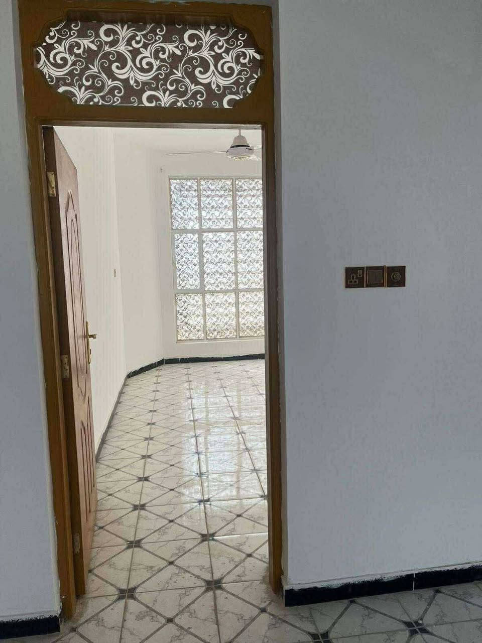 بسم الله الرحمن الرحيم 
#ملاحضه (الدار فارغ)
دار للبيع بناء جديد في حي #المكرمه قرب شارع #المزرعه 
منطقة ل 13 الف #الذهبيه
#المساحه 130م (طابقين)
يحتوي على غرفه نوم عدد ٣ صالتين استقبال مطبخ صحيات داخليه وخارجيه عدد ٣ 
بناء جناي صب اساس وسقف 
للستفسار مراجعه عقارات ابو مصطفى العبودي 
حي المكرمه شارع الطاقه بجانب مطعم سيد سعد 
***********
***********
