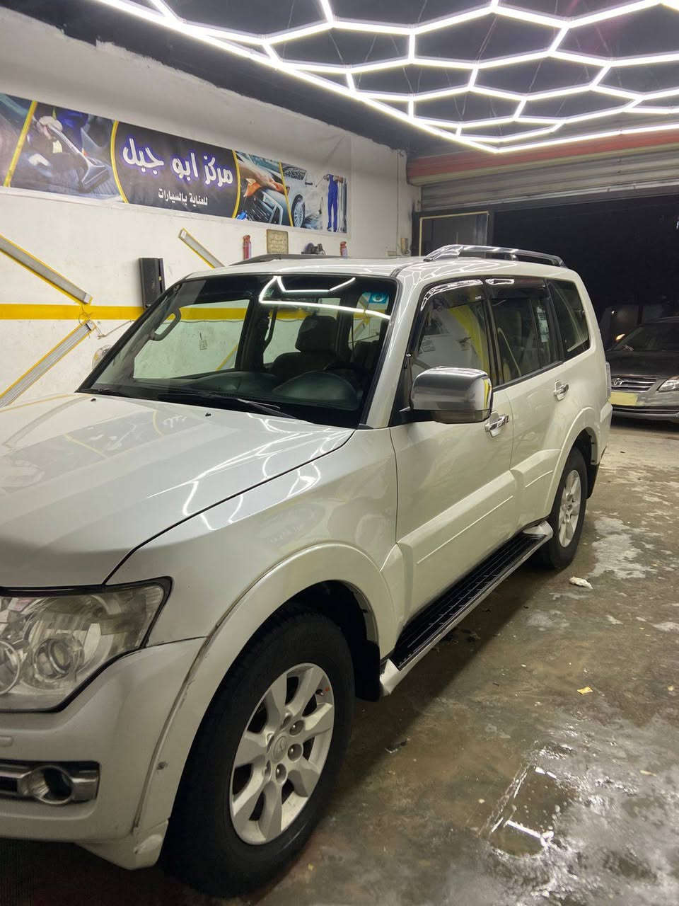 سلام عليكم
للبيع او مراوس 
باجيرو2008
فول مواصفات 
مكينه كير 
مكفولات 
سياره مكفوله 
بدون صبغ 
تخم تاير 
سعر 137
بيهه مجال
شي قليل 
رقم الهاتف 
***********
