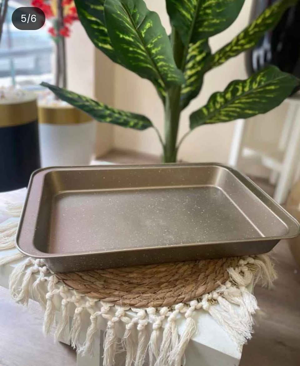 طقم قوالب غرانيت (3 قطع) بلون برونزي ملكي 👑دائري مجوف + مستطيل عميق + صينية واسعة… لكل أنواع الكيك والمعجنات 🍞🥐
يوجد خدمة توصيل لجميع المحافظات بغداد, العراق


**إذا كنت صاحب هذا الإعلان وتريد حذفه لأي سبب، رجاءا أرسل رسالة إلى الدعم الفني**