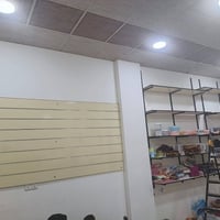 رفوف محل • جديدة • نظيفة