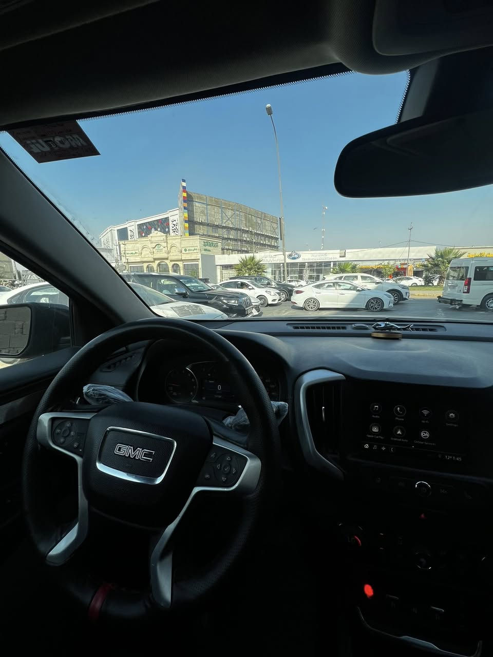 جمسي تيران موديل 2019 مواصفات sle معروفه محركها 1.5 تيربو المحرك بي تبخير وتنقيص قليل هذه معروف بل تيربو السياره جاهزه من كلشي شغل واطلع كير 9 نمر السياره باسمي تحويل ثاني يوم مكاني البصرة للبيع او المراوس السعر 160 وبيهه مجال للتواصل ***********
