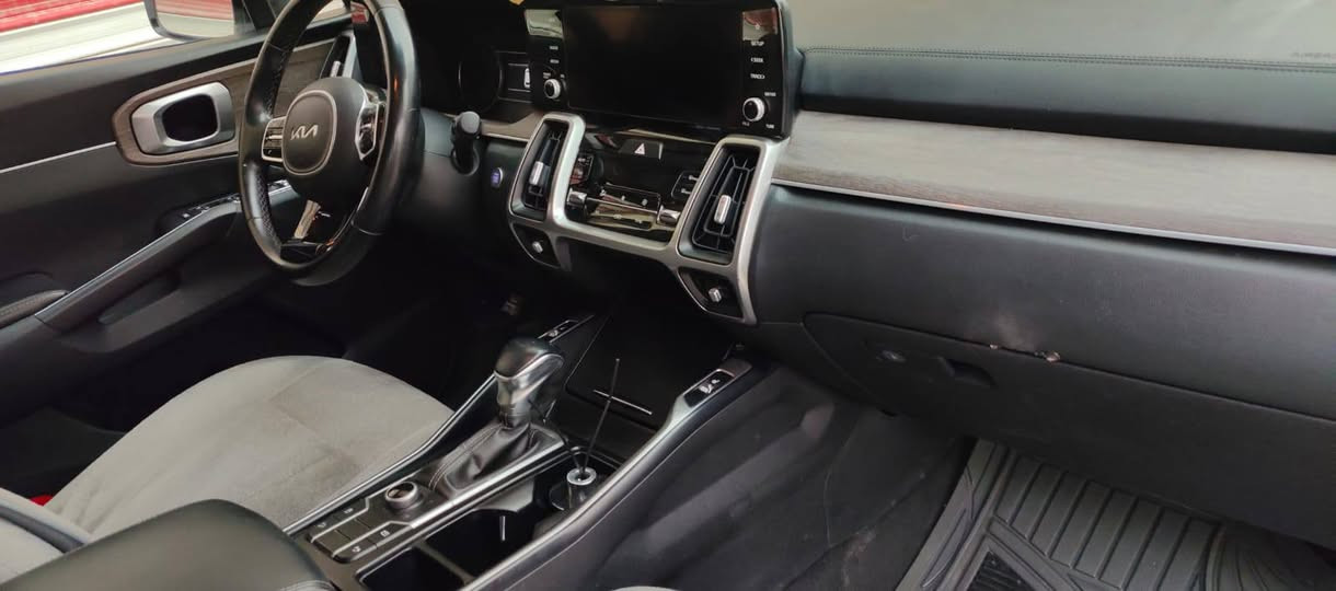 السلام عليكم سورنتو 2022 أمريكي حادث بس بيبان عكس السائق السياره سبعه راكب السياره جديده السعر 230 وبين مجال مكان النجف للاستفسار ***********
