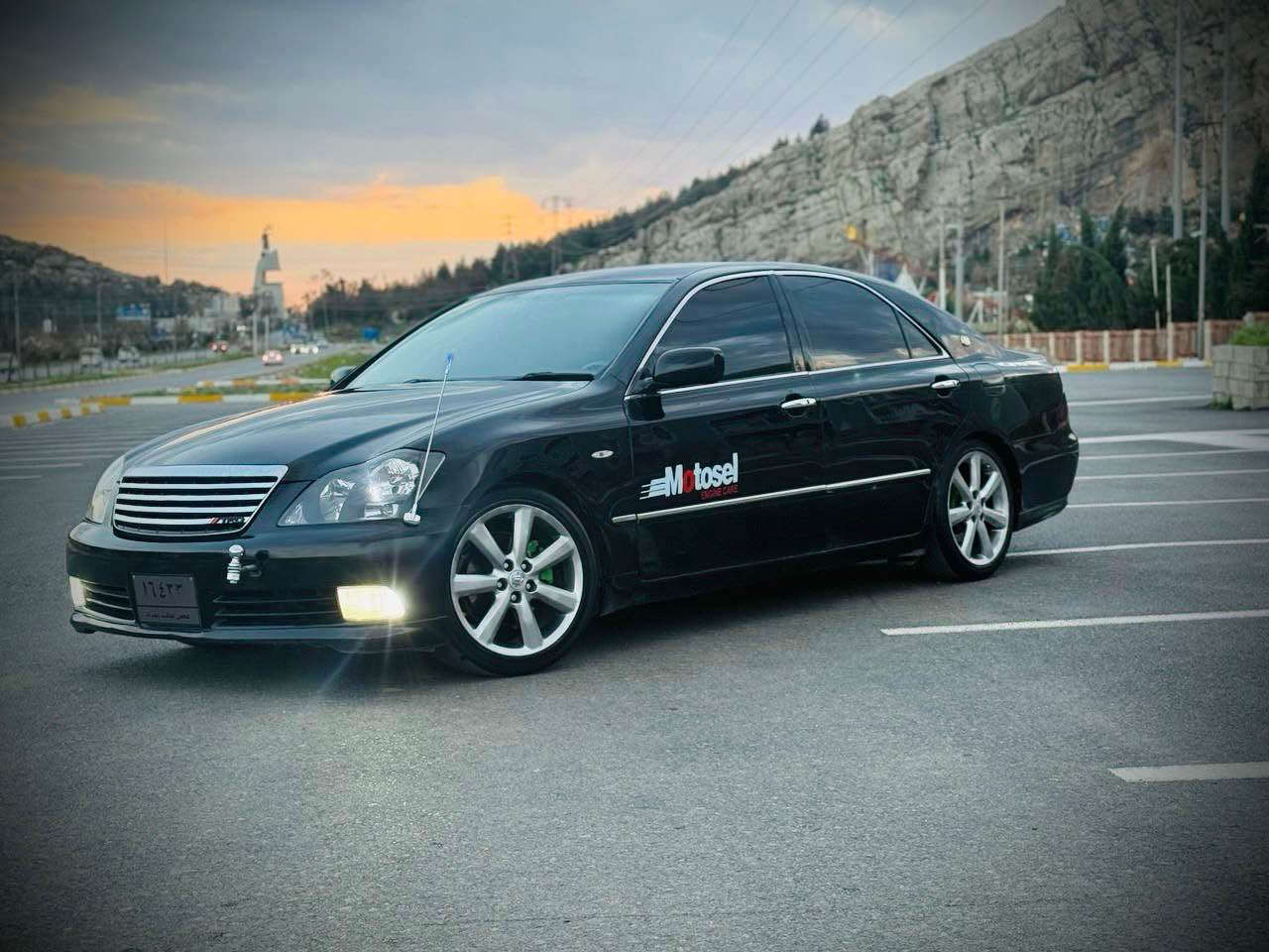 توێتا کراون شاهینە GRS
بڕاوە بڕاوە ✅
مۆدێل  2007 ✅
سەیارەکە کامل سپۆرتە ✅
عەتەلی TRD بۆ بەستراوە ✅
بەسمە ڕەساسی ✅
دوو دوگمە ✅
گێڕ گەورەی مەکینە بچوک ✅
واتە گەورە بە بچوک ✅
بێ دەعم و لێدران ✅
کەڤەر گۆراو نییە ✅ 
گێر و مەکینە بەشەرت ✅
سەقفی بۆیاغ نییە ✅
تەبرید ساردی و گەرمی بەشەرت ✅
تەقەو رەقە بەشەرت ✅
کامل کارەبایی بەشەرت ✅ 
چوار تایە و ویلی لۆک ✅
سەیارەکە بەرمەجە کراوە ✅
ساڵۆنسای سپۆرتی بۆ دانراوە ✅
***********
*********** Singapore
