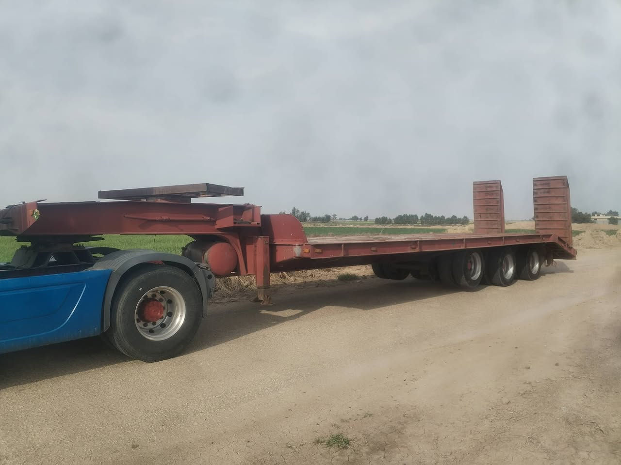 السلام عليكم لودر البيع طول 8:50وعرض320والارتفاع 100سانتيم السعر 150$رجائن لمو شراي لا يتصل... الاتصال عله هاذه رقم***********.. ***********
