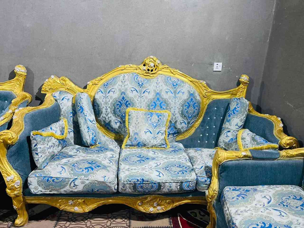 السلام عليكم عندي تخم مصري 10 مقاعد للبيع المكان قضاء الصويره الشراي يجي خاص لو على هاذه الرقم ***********
