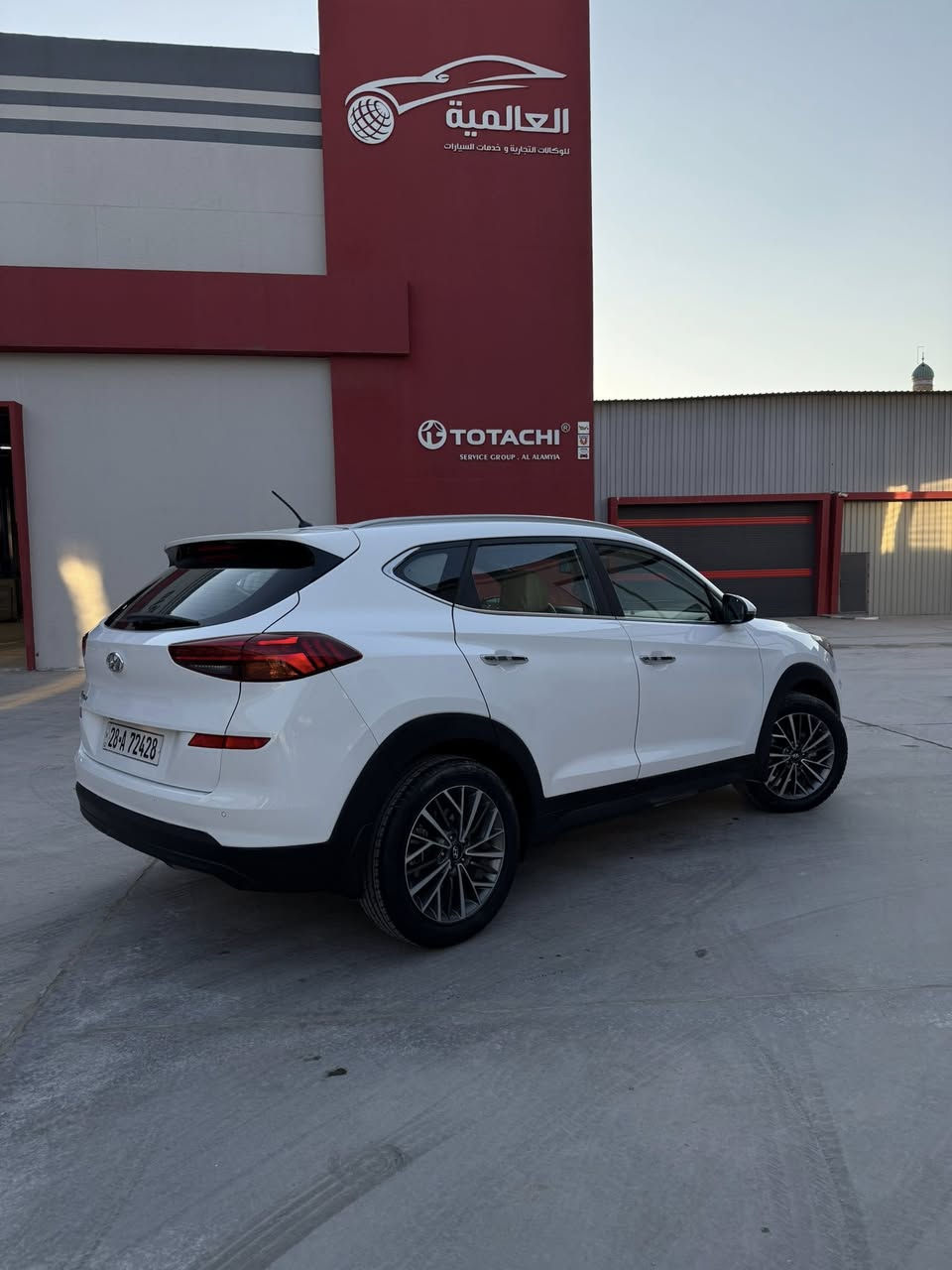 توسان موديل 2019 
خليجي فول عدا البانوراما 
لايت خمس عدسات زنون دوار 
بك لايت LED
LED نهاري 
دخول ذكي ( بصمة )
يدات الابواب نيكل 
3 وضعيات قيادة ( mode drive ) 
داخل جلد لونين 
دشبول صاج 
مري شفط
ترحيب ابواب ومري عند الاقتراب من السيارة
5 ويل 
تبريد قطعتين 
تبريد بالجكمجة 
الكشنات الاماميه كهرباء 
تحكم استيرن جهتين  
رقم دولي نجف لغاية 2029 بأسمي
السعر 195 ورقة

***********
السيارة بيها صبغ ربع بنيد فوك اللايت الايسر طخة سطحية بدون ايرباك وبدون دواخل والباقي مكفول
