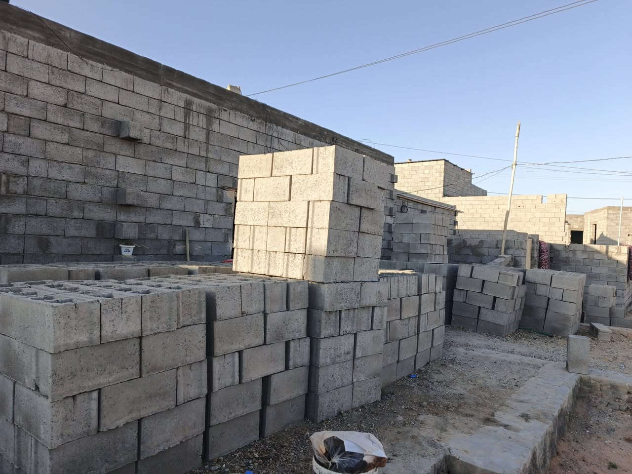 بلوك بلوك زخيخه للبيع 1000 بلوكه المكان هي تحي البكر قرب مدرسه مطلع الفجر رقم الواتساب ‏‪***********‬‏

