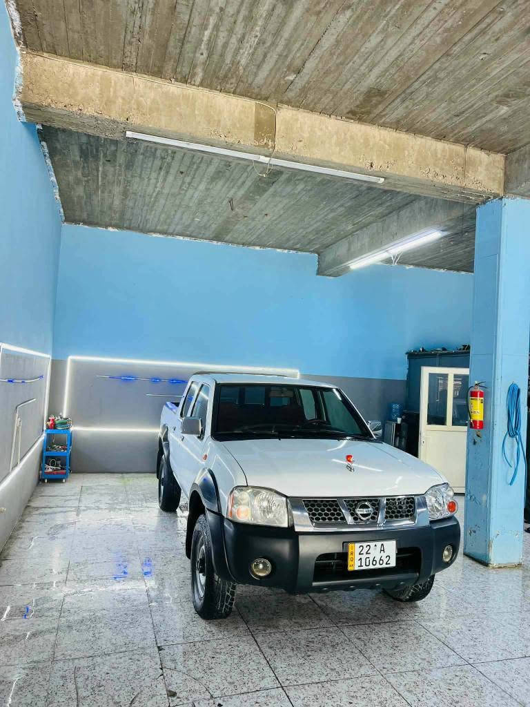 نیسان پیکاب دەبڵ ئەکسل مۆدێل 2006 یابانی سەنەویی تازە نووێکراوەتەوە تا 2031بەناوخۆمە گێڕوومەکینە ئەکسل بەشەرت چرکەیی تێدانیە وەک سەحاتە بەشەرت چوارتایەیی تازەیی بۆکڕاوە یەک پارچەیی سبوخە بێ ناوگرتن یە ک پەڵە تە حدیلی بچوکی پێوەیە هەیکەلی سەیارەکە زۆرجوان ماوەتەوە چاڵوو شوختی وردەیی نیە  چرکەو 100دۆلاربشکێنە نرخی 130 گەڵاو مەجالێکی برایانە ***********
شوێن ڕانیە رانية, السليمانية
