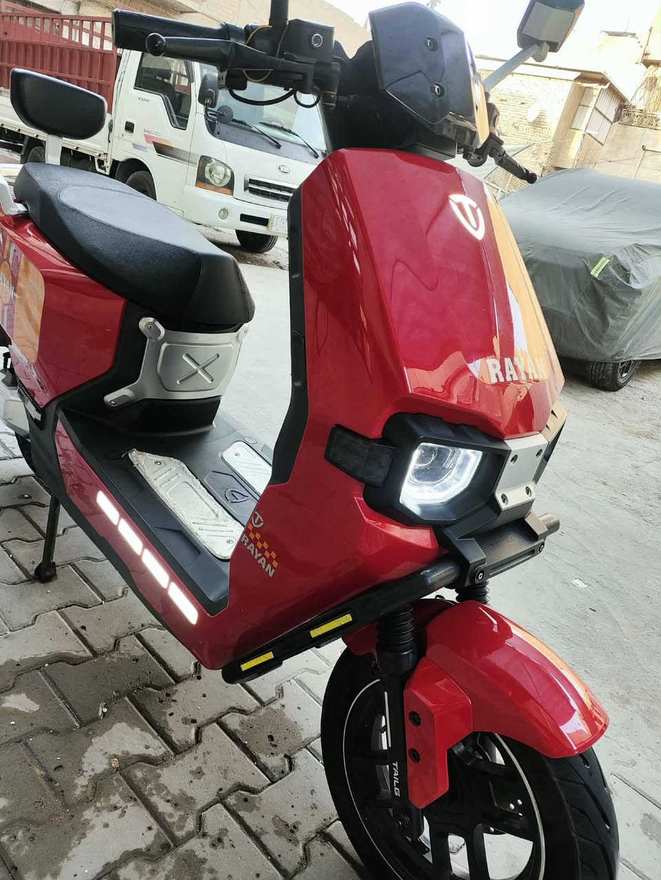 السلام عليكم دراجة شحن نوع ريان جديد استعمال شهر 6بطاريات كبير للبيع ***********سعر 650وبيها مجال اني ماعرفه باسعرها سبب البيع عندي سفر مكان بغداد العطيفيه سرعه 80
