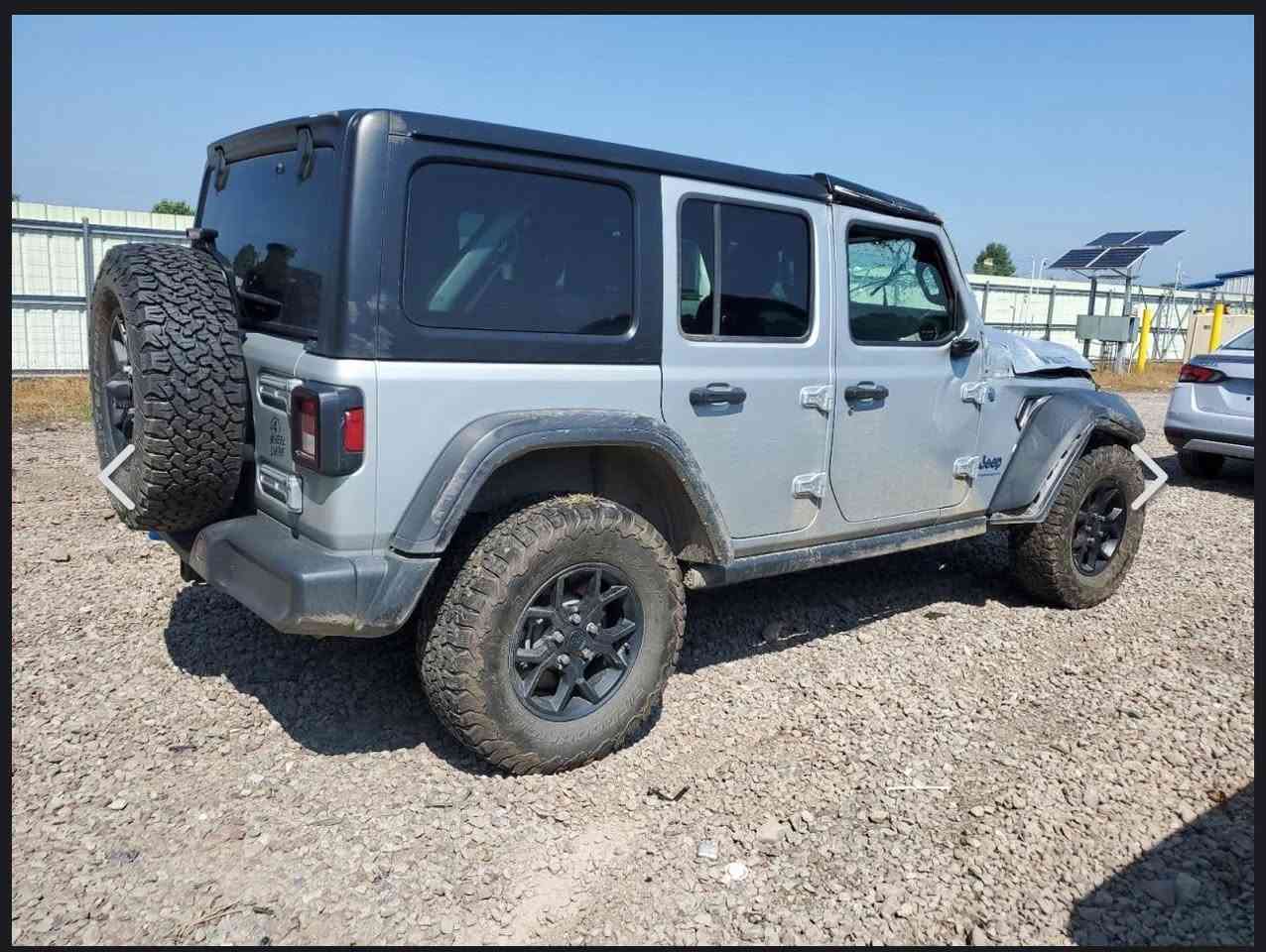 السلام عليكم
جيب رنگلر  هايبرد 2024 
رقم بغداد 
السياره بدون ايرباك 
السعر 295
العنوان بغداد البنوك 
***********
