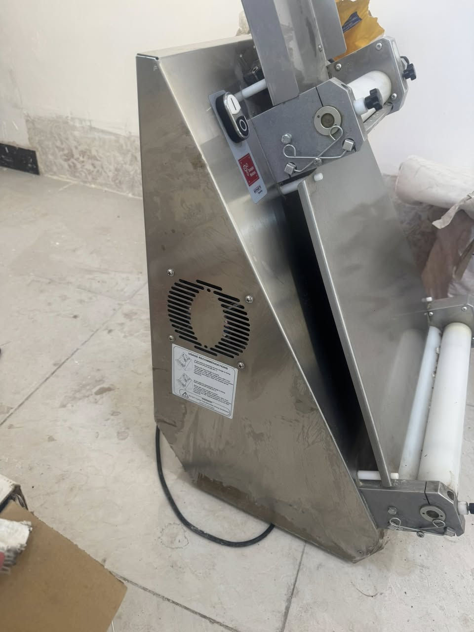 السلام عليكم 
فارشة عجين تركية للبيع مشتغله 3 ايام فقط جديدة 
السعر 7 اوراق وبيه مجال 
بغداد الطوبجي 
***********
