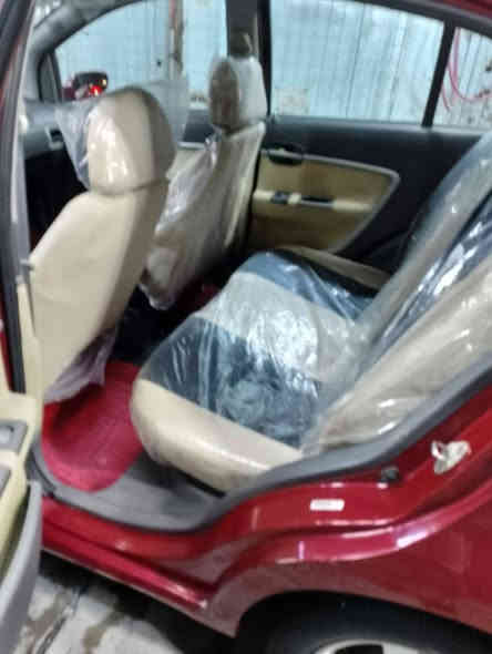 السلام عليكم 
للبيع شيري 2013 A1 
نضيفه بعدهه بحاله الوكاله بيهه بس بنيد مصبوغ لان جارد هواي 
باقي السياره كفاله محرك وكير مكفولات السياره على ايده من الوكاله لهسه 
تخم تاير جديد باتري جديد السياره نضيفه كلش وبلخير على الي ياخذهه 
السعر 40 وبيهه مجال 
***********
