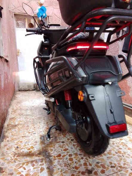 دراجه شحن للبيع جديده مستخدمه شهرين رايده بمليون و100 وبيها مجال حك الجيه ***********
