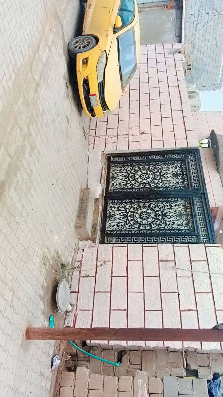 سلام عليكم بيت للبيع طابو زراعي مساحه 170 التنومه جرف الملح أو حي الغدير يحتوي ع استقبل 5*5و غرفتان 4-4و5-4ومطبخ4*4وهول 6*5وحمام وتواليت مشترك داخلي غربي 3*2و تواليت خارجي مع طارمه كبيره  وحديقه وشارع مقرنص ومجاري شارع متكامل وجيران طيبين وبناء حديث  قريب ع سوق وجسر الايطالي وشارع الإطفاء موقع جيد وهذا رقمي ***********
