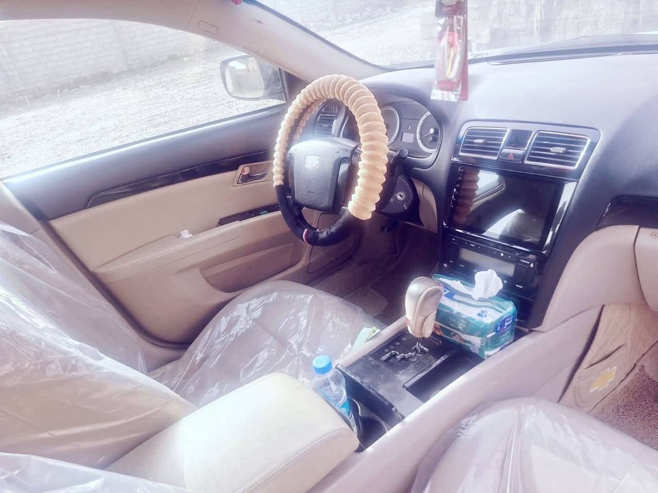 جيلي امكراند EC8 الحجم الكبير والمرغوب 2013
محرك كامري اصلي 2400 بلادي
السياره نضيفه وكلشي بيها بلادي
مابيها دكمه ماتشتغل
اشاير مري تحكمات مري
فتحة سقف
شاشة كامره 
حساسات 
جام 4 اوتو
سستم سماعات
برده خلفيه بلادية
رقم سليمانية دولي شرط التحويل 
بيها صبغ جاملغ و بوند بدون دواخل 

مكانها نينوى ناحية القيارة 
للإستفسار الاتصال على الرقم التالي 

*********** 

السعر 70$ وبيها مجال حك الجية
