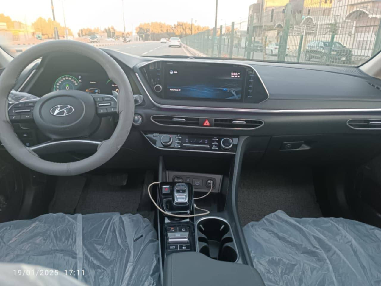 السلام عليكم
سوناتا 2022 هايبرد وارد امريكي رقم شاصي موجود حادثه كلش بسيط بدون ايرباكات 
-بصمة ابواب
-دخول ذكي 
-بصمة تشغيل 
-جنطه ذكيه
-لد نهاري 
-رادار 360 درجه 
-حساسات 
-توقف الي 
-اوتو هولد
-اربع انضمة قياده
-كير دكم
-نقطه عمياء
-قياده اليه
-تحديد مسار 
-مؤشر طرق
-كشنات كهرباء
-كشنات تدفئه
-سايد بريك بصمه
-محرك 2.5 
السعر 175$ وبيه مجال بسيط
كير ومحرك كفاله برغي ممفتوح بيهم 
السياره جاهزه كير ومحرك وحداديه وتخم تاير وتدفئه وتبريد وشرط الفحص
السياره حلوه وناصبه وبالعافيه على الي ياخذها 💜
عنواني بابل

*********** 
*********** ***********
